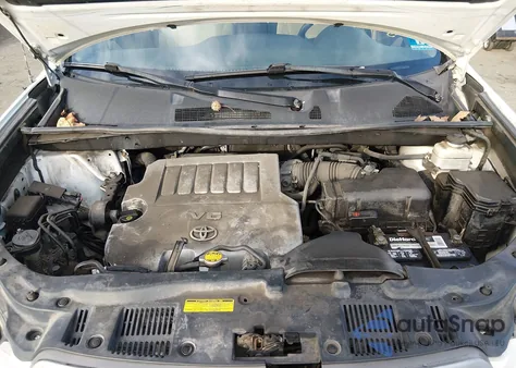 2010 Toyota Highlander Base V6 z USA, uszkodzony, nr VIN 5TDBK3EH8AS025293